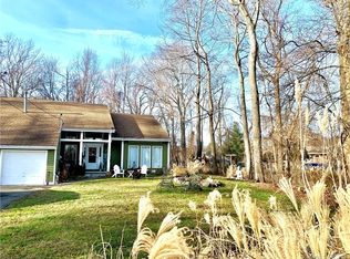 405 Shelton Rd, Trumbull, CT 06611