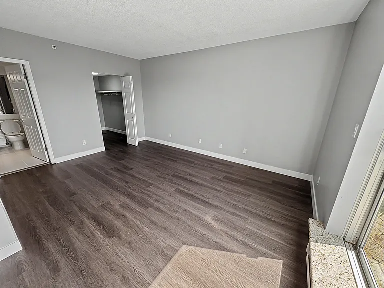 5733 Cambie St — Photo 58
