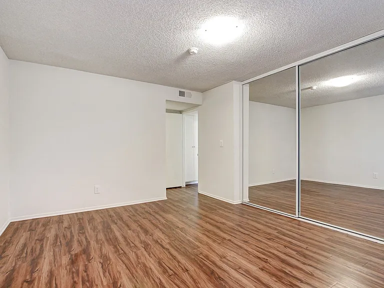 13157 Riverside Dr — Photo 55