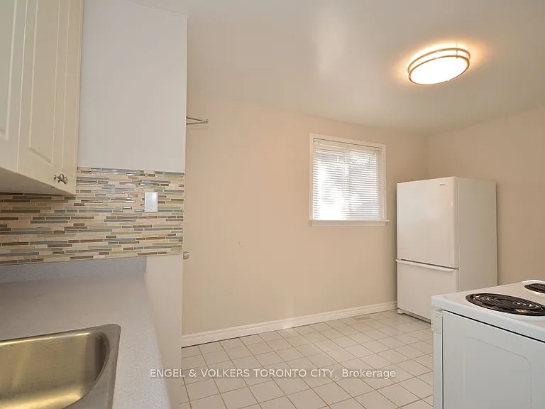 158 Cherrywood Dr #UPPER — Photo 9