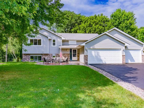 445 Diedrich Dr, Carver, MN 55315