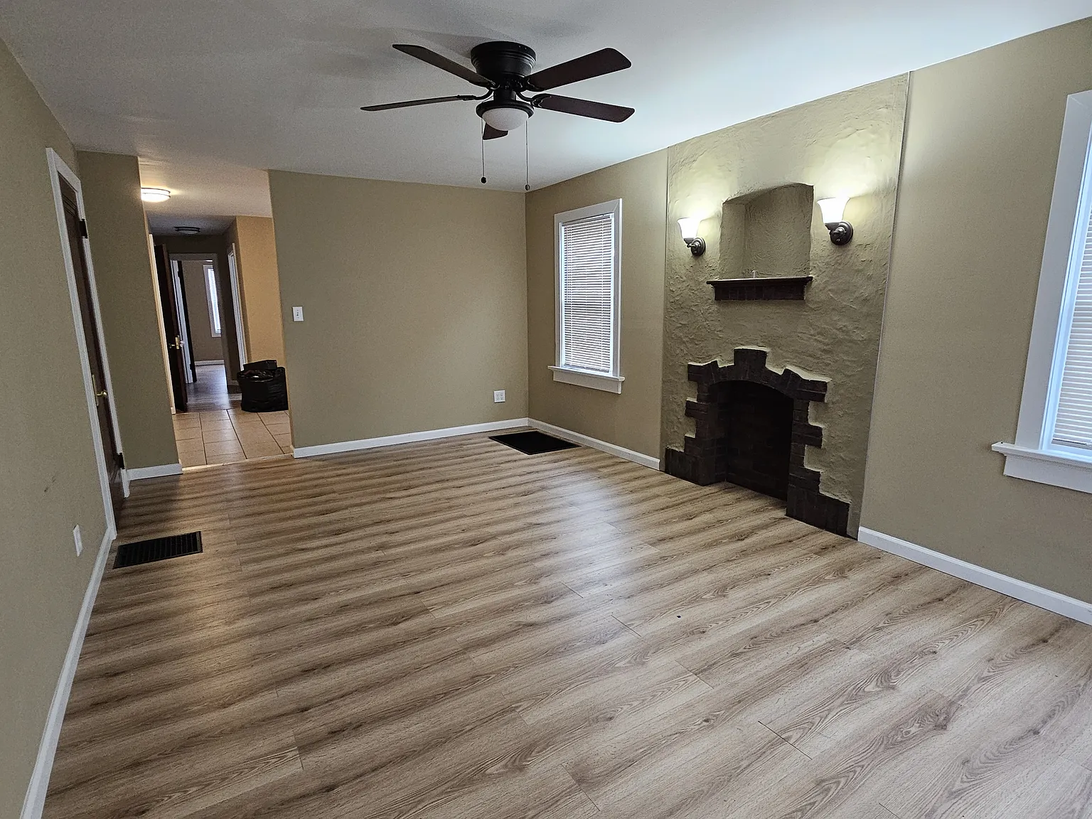 1 bed, 900 sqft, $750 — Photo 2