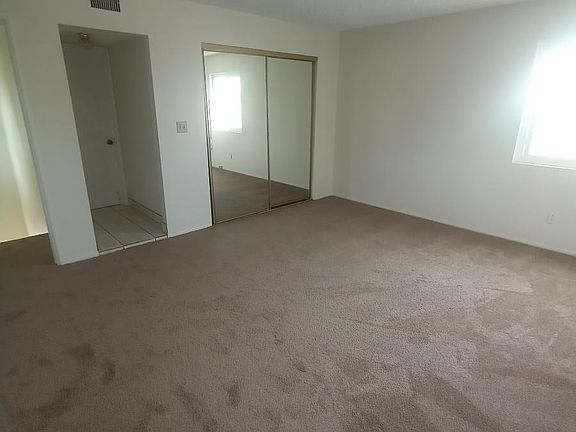 4th image of 808 E 91st St