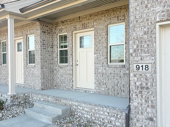 2nd image of 918 Rodeo Ln