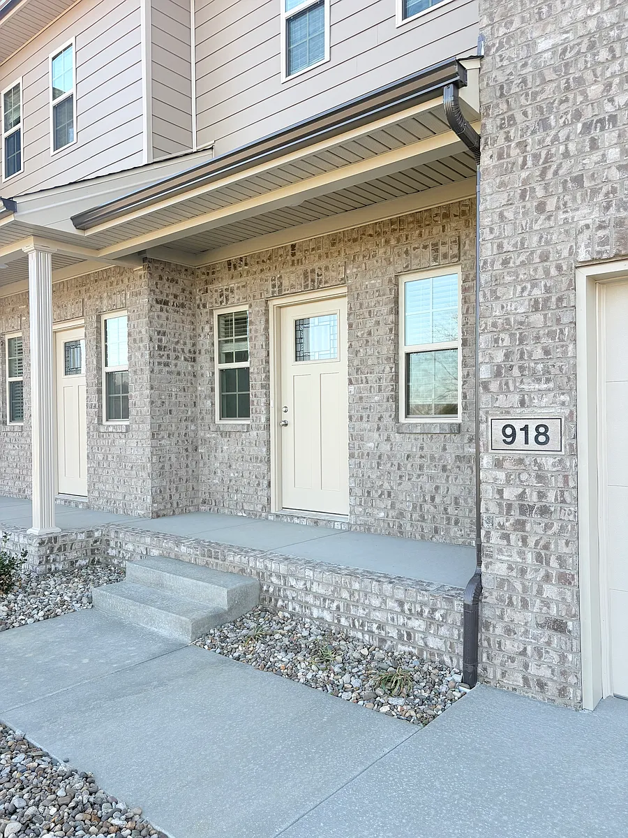 Building Photo - 918 Rodeo Ln