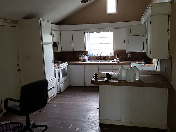 2nd image of 785 E Bolivar St