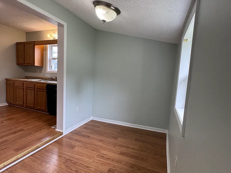1202 Webster Ave — Photo 5