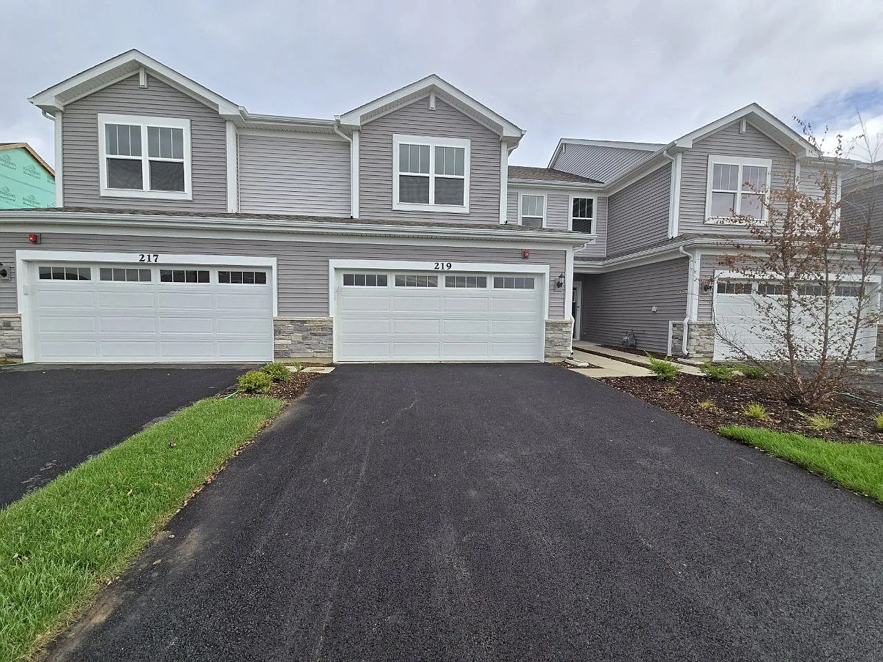 3 bed, 2.5 bath, 1840 sqft, $2,750 — Photo 1
