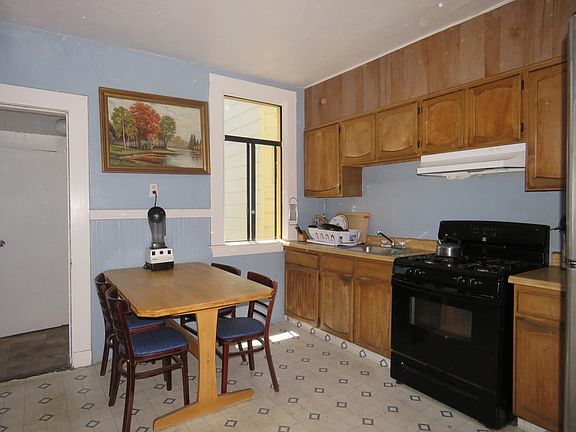 5th image of 273 Monterey Blvd Room 5