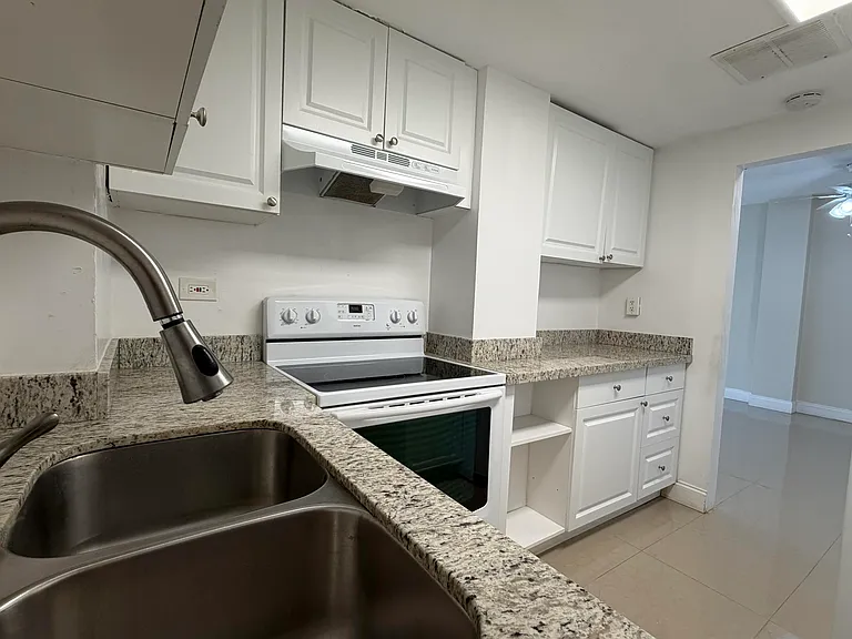 2800 N Flagler Dr #211 — Photo 10