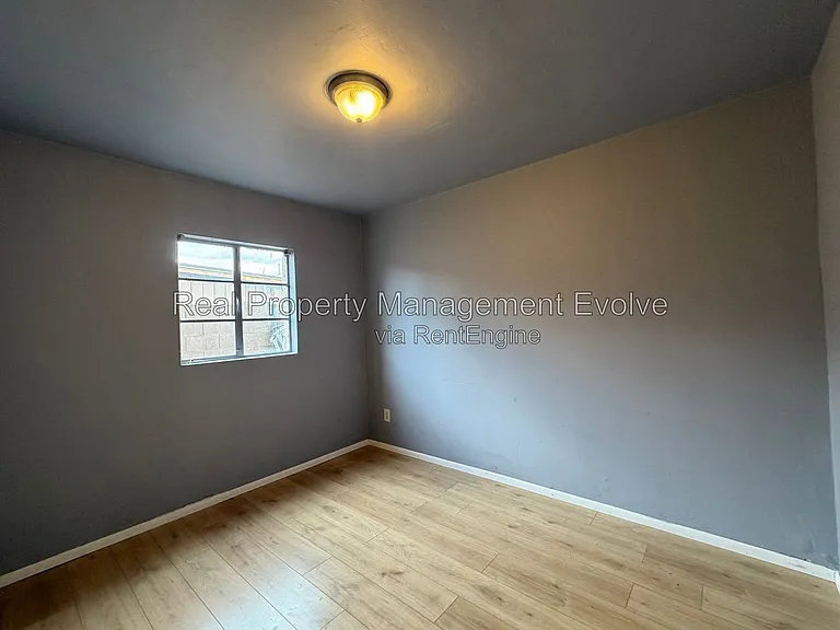 2307 W Rose Ln — Photo 16