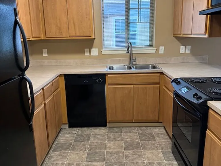 195-Santiam Village Apartments — Photo 30
