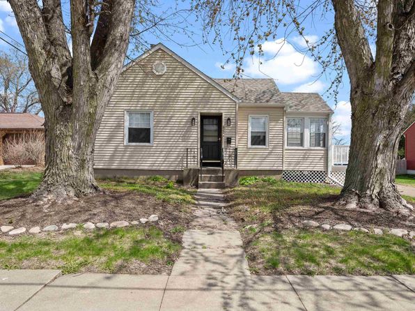 422 3rd Ave, De Witt, IA 52742