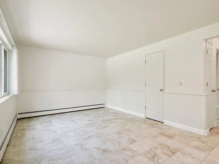 5720 S Pearl St #6 — Photo 2
