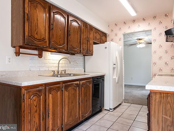 4th image of 14 Lark Meadow Ct