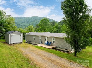 33 Pecan Ln, Leicester, NC 28748