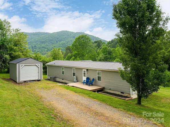 33 Pecan Ln, Leicester, NC 28748