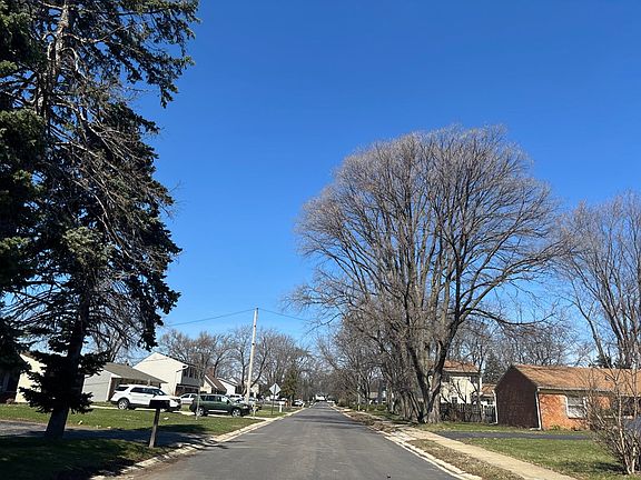 4th image of 129 Cedarwood Ave