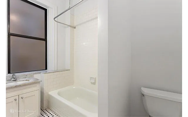 Rented by Douglas Elliman | media 16