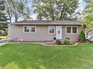 23 McCabe Dr, Streamwood, IL 60107