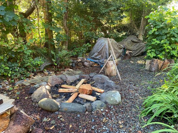 277 N Dolphin St, Rockaway Beach, OR 97136