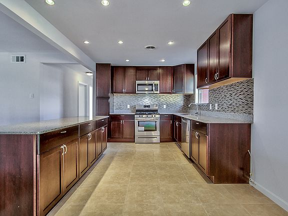 5th image of 13735 Pyramid Dr