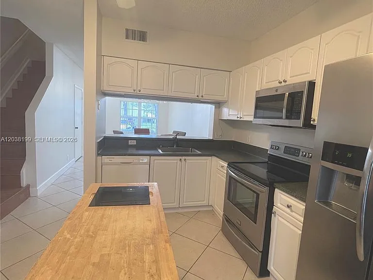 3100 SW 50th St — Photo 5