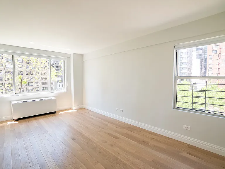 340 E 51st St #3C — Photo 4