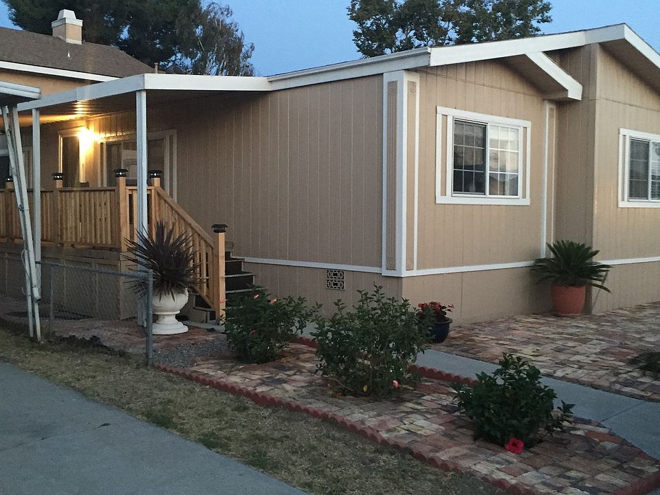 4616 N River Rd. Space #11 