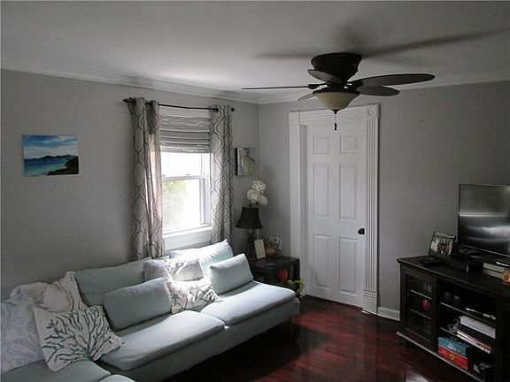 2nd image of 706 Oakland Ave