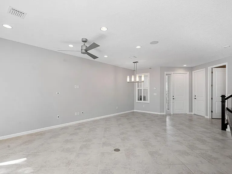4872 NW 16th Ter — Photo 3