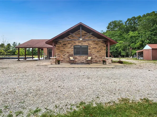 6751 Snake Trail Rd, Charleston, IL 61920