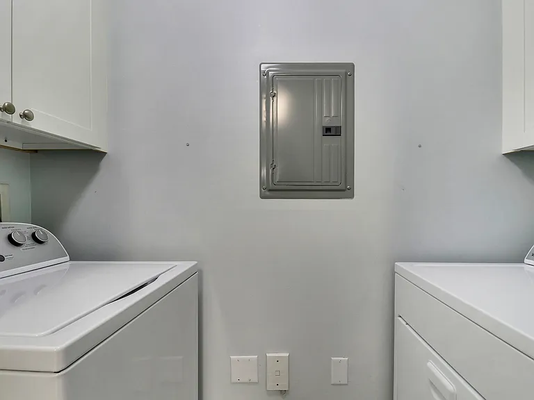9212 Myrtlewood Cir W — Photo 35