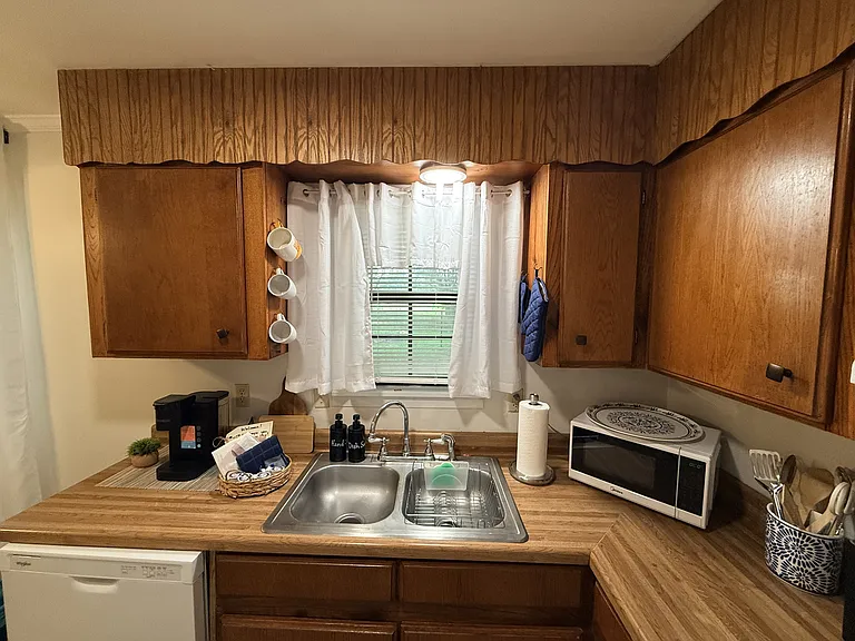 1803 Thomas Ln #B — Photo 49