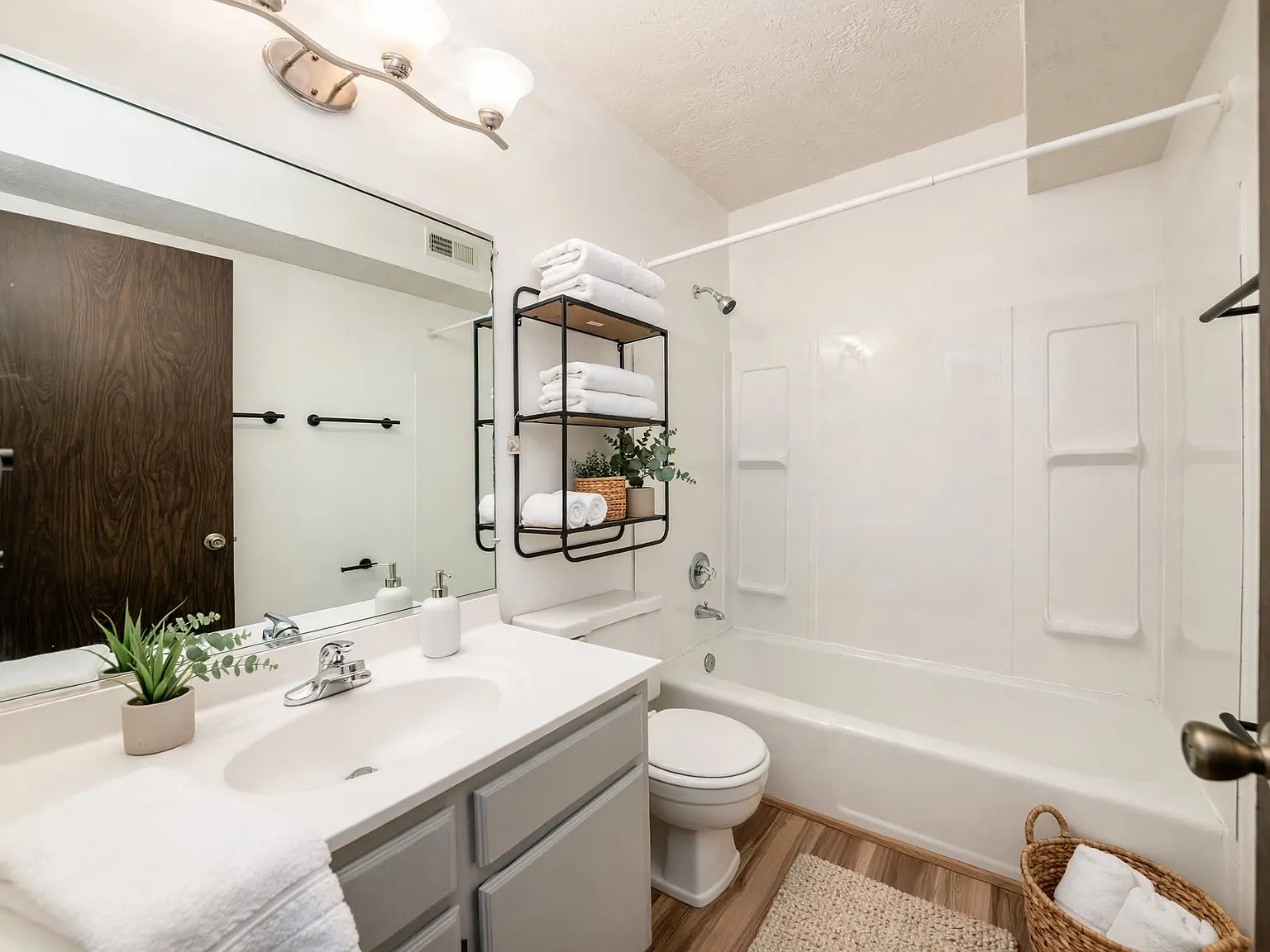 1 bed, 800 sqft, $1,095 — Photo 2