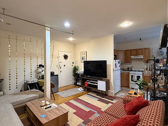 4th image of 400 Marlborough St APT 5