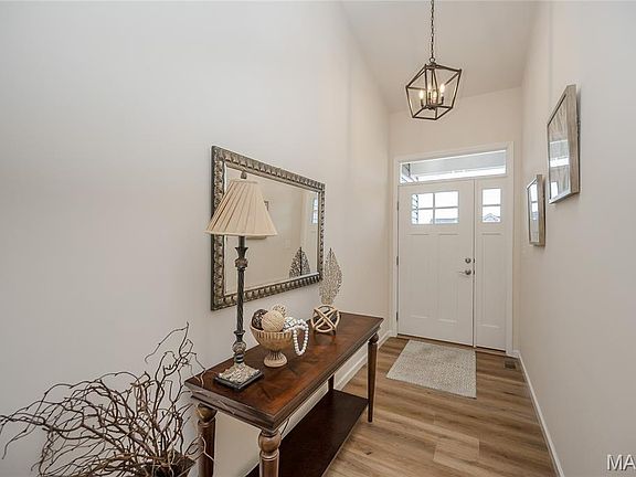 5th image of 831 Railway Cir