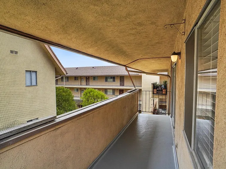 600 W Stocker St #316 — Photo 9