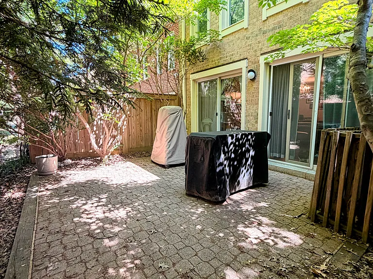 4343 Embassy Park Dr NW — Photo 27