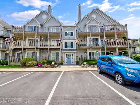 37510 Jefferson Ave APT 203, Harrison Township, MI 48045