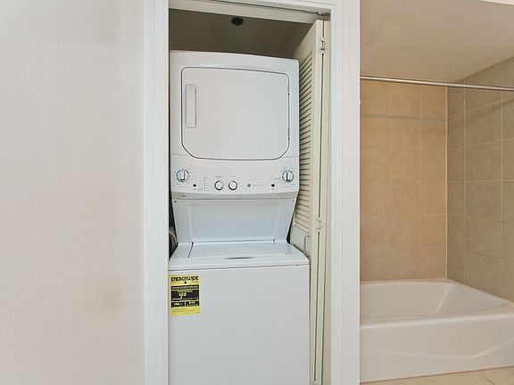 4th image of 909 Kapiolani Blvd APT 2408
