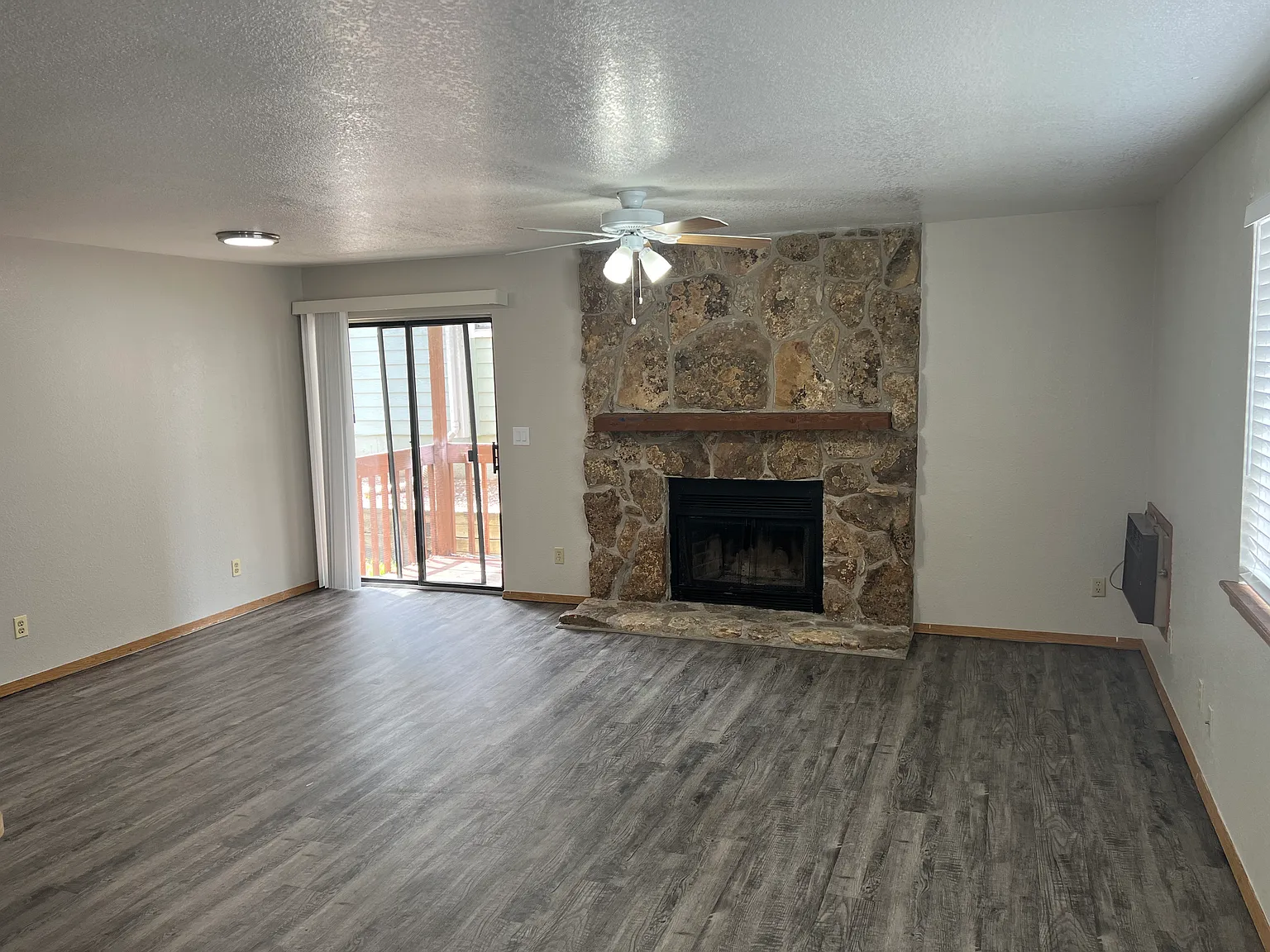 2 bed, 926 sqft, $1,640 — Photo 3
