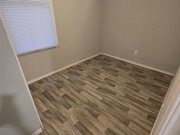 5th image of 34 Louise Ln