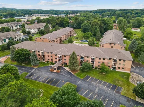 530 North Silverbrook DRIVE #106, West Bend, WI 53090