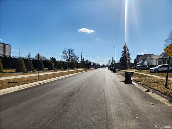 2nd image of 11669 Strathmoor St