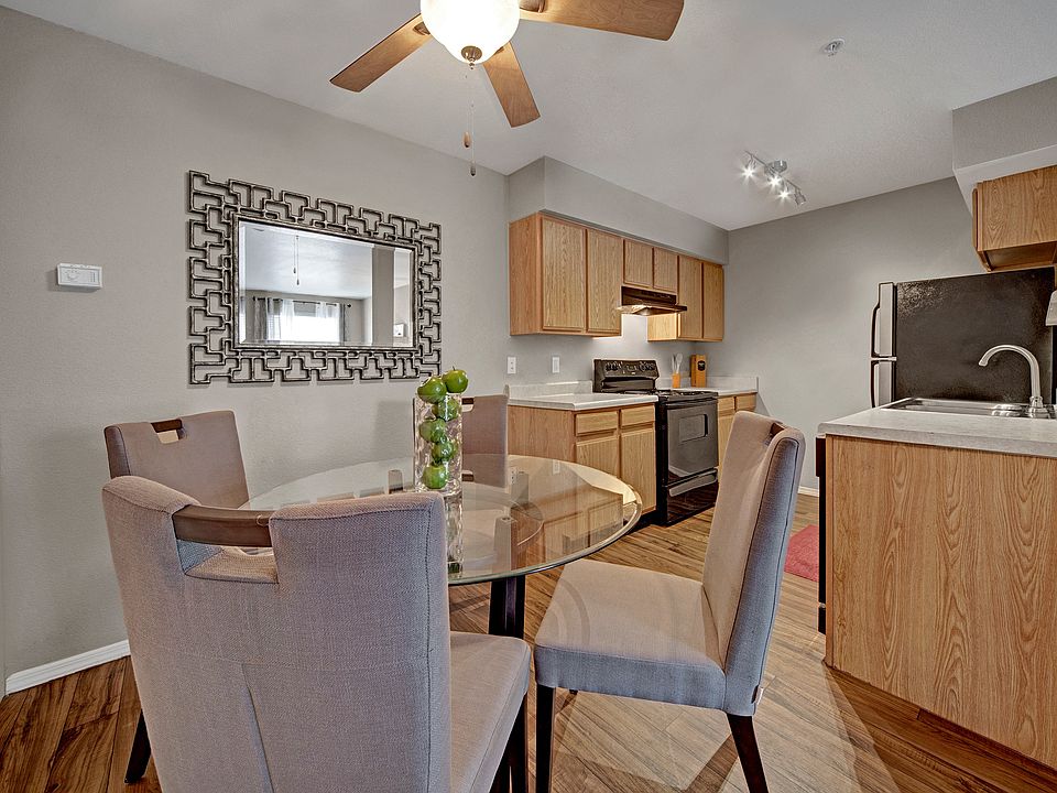 Dining Area with Ceiling Fan and Hardwood flooring