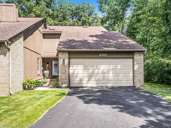 460 Woodstone Rd, Waterford, MI 48327