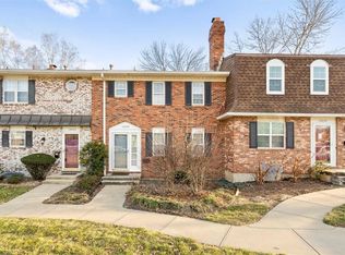 10037 W 95th St, Overland Park, KS 66212