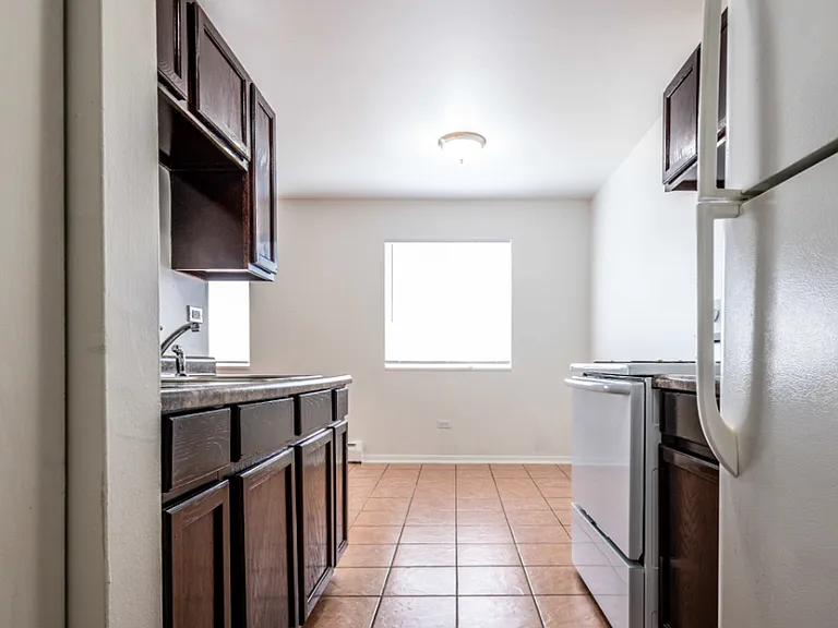 8334 S Ellis Ave — Photo 2