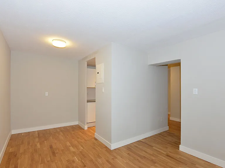 230 Oak St — Photo 59